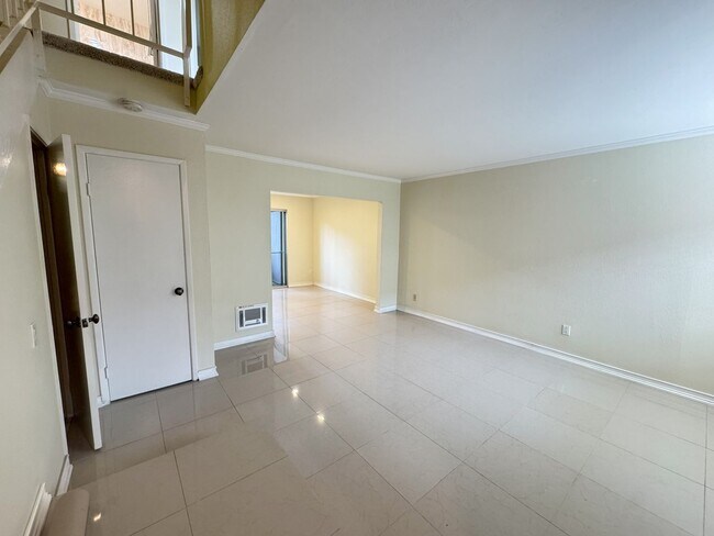 Building Photo - Mission Valley 2 Bedroom Two Story Second ...