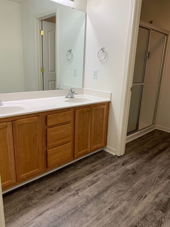 Building Photo - 1480SF 3BR 2BA