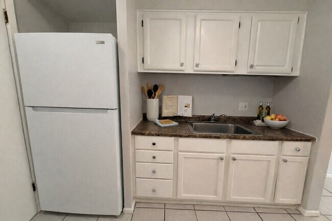 Building Photo - 2167 N Heather Ln