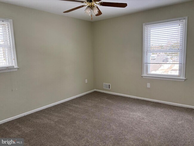 Building Photo - 148B Bayshore Dr