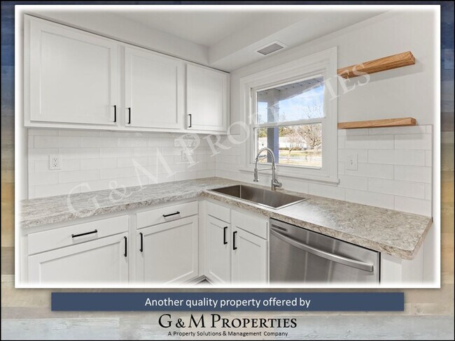 Building Photo - Rarely Available 3-Bedroom Rental - Fairport Schools!!