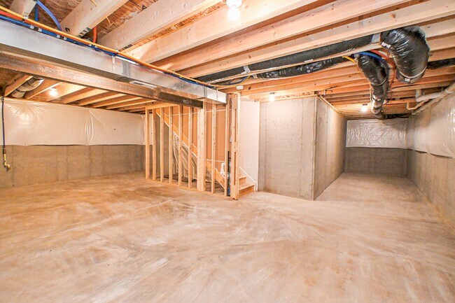 Building Photo - 5697 Julia Kate Dr