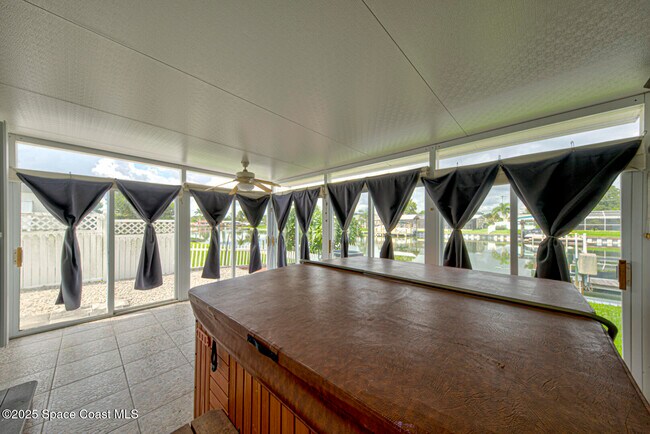 Building Photo - 1065 Molaki Dr