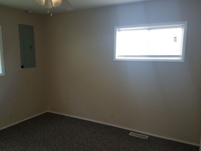 Building Photo - 3122 Voll Ln