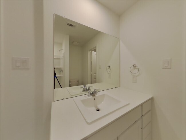 Building Photo - 3017 Fantasy Ter Dr