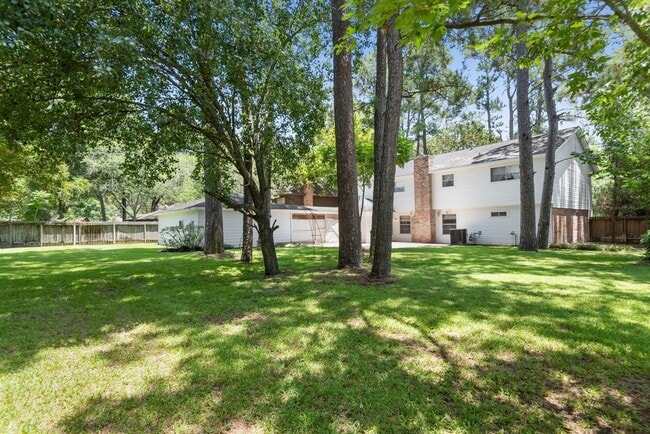 Building Photo - 8218 Oak Moss Dr