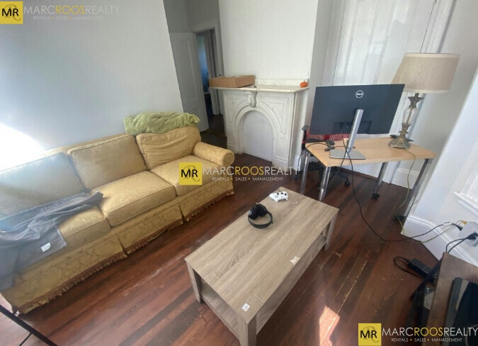 Building Photo - 70 Curtis St