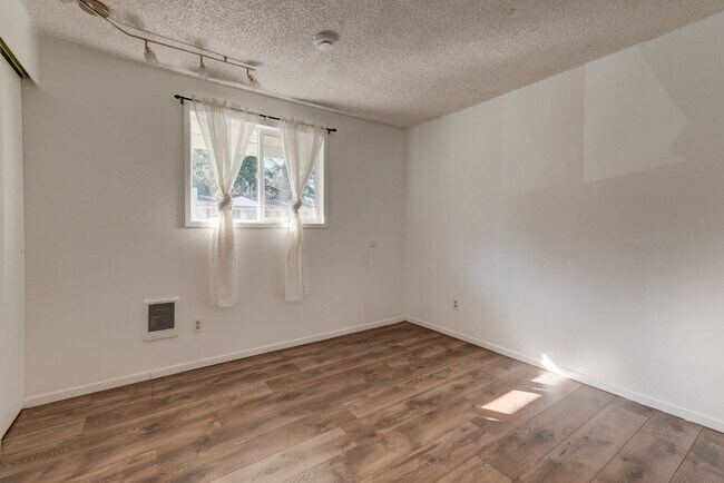 Building Photo - Spacious 4-Bedroom Home with Fireplace, Fenced Yard, and 2-Car Garage