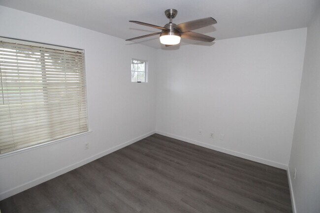 Building Photo - 2232 Golden Ave