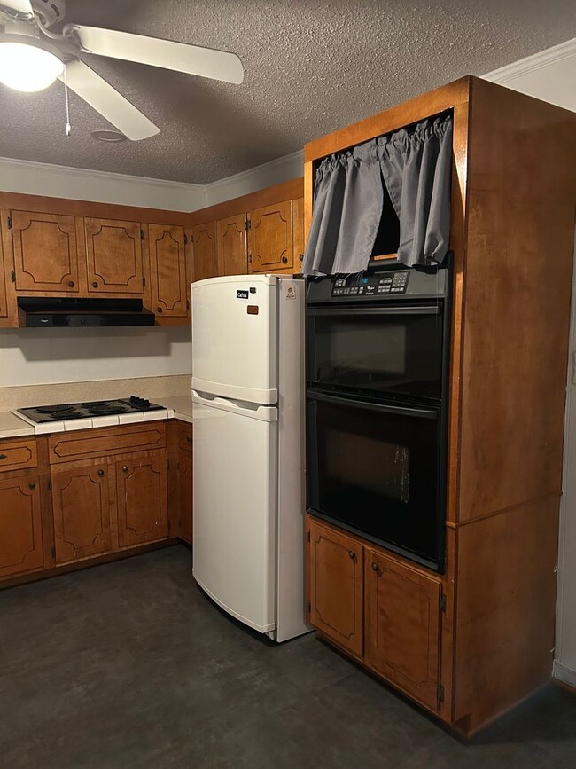 Building Photo - Upstairs 2bed/1bath Apartment