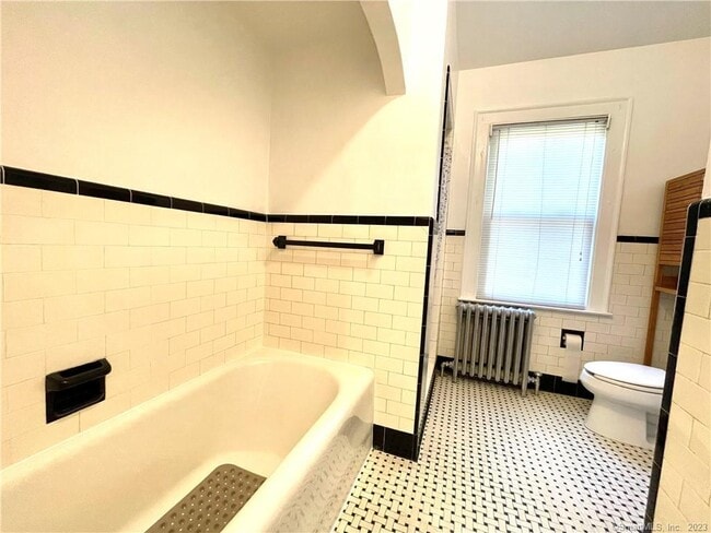 Building Photo - 294 Fountain St