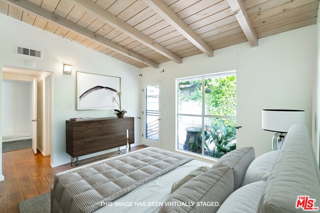 Building Photo - 5652 Fallbrook Ave