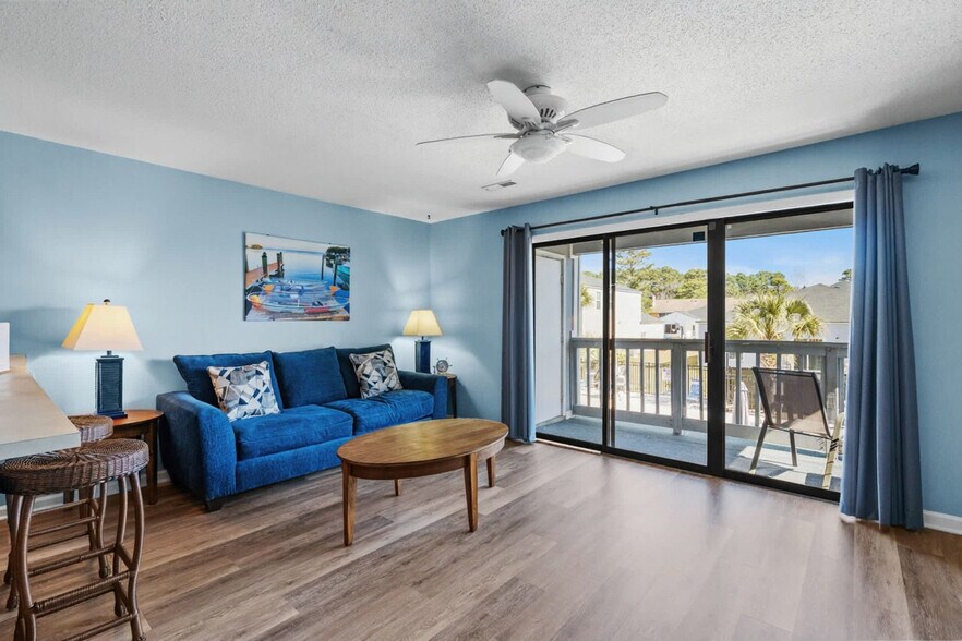 Building Photo - 11 Colony Dr