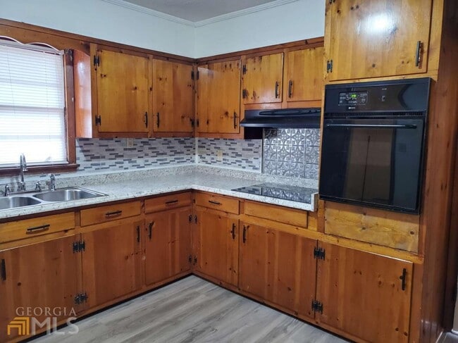 Building Photo - 911 N Jefferson St NE