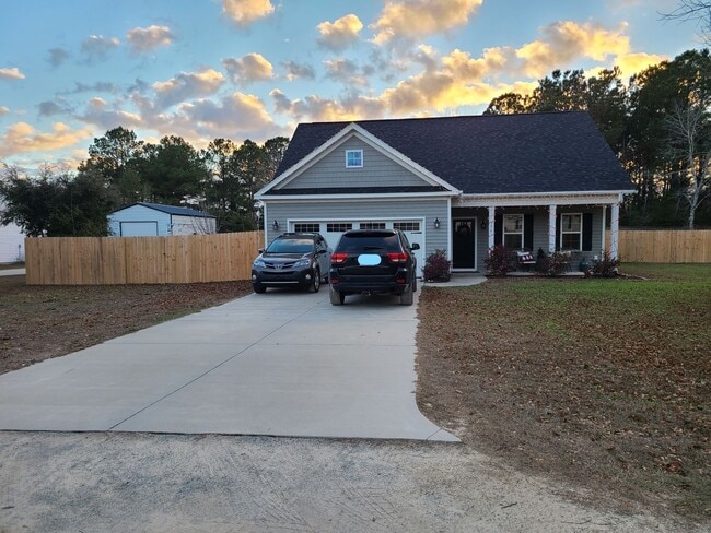 Primary Photo - 3 Bed, 2.5 Bath home in Hampstead