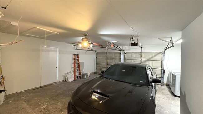 Building Photo - 13631 Greenway Dr