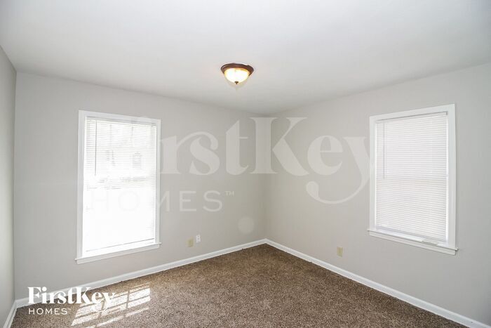 Building Photo - 2036 St James Dr