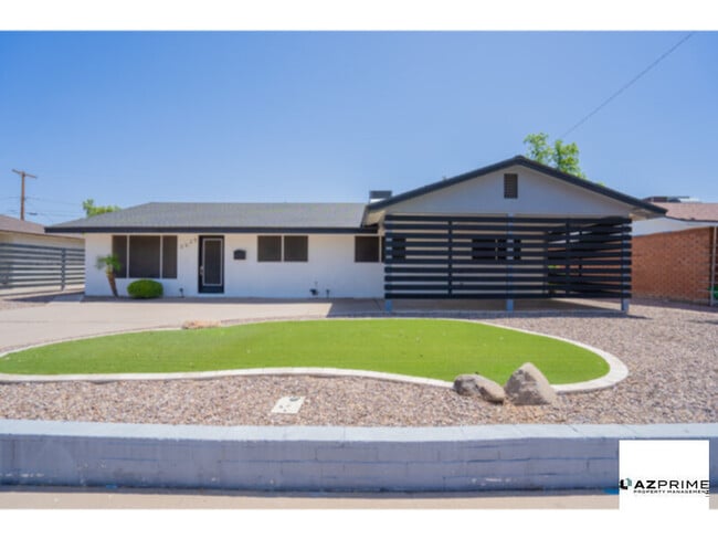 Building Photo - Modern 4/2 Scottsdale Home - Pool &amp; Putting Green!