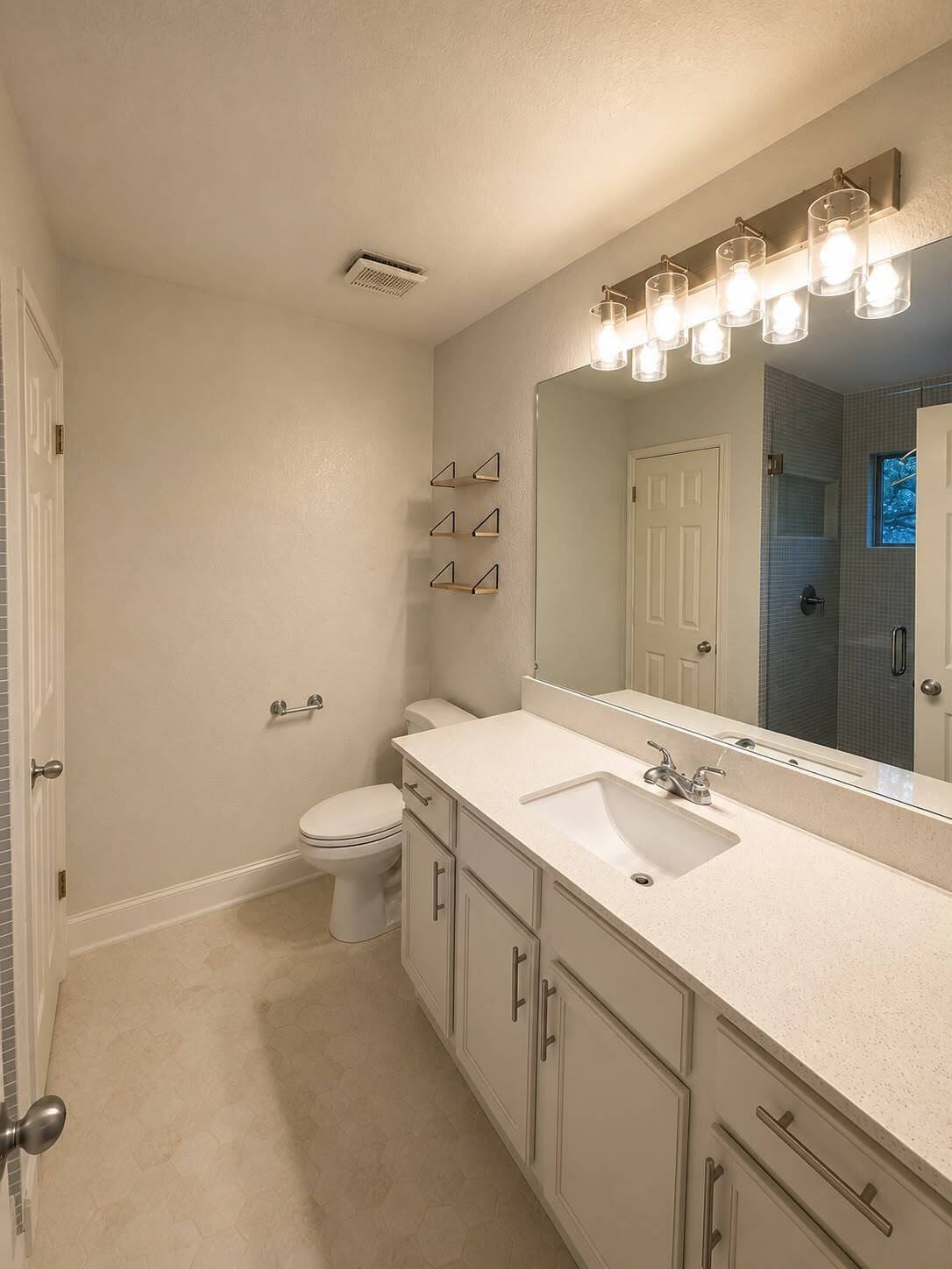 Master Bathroom - 4400 Switch Willo