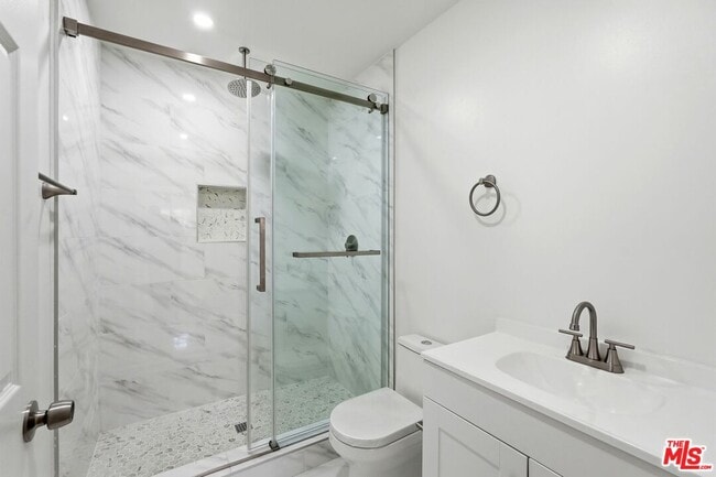 Building Photo - 11445 Delano St