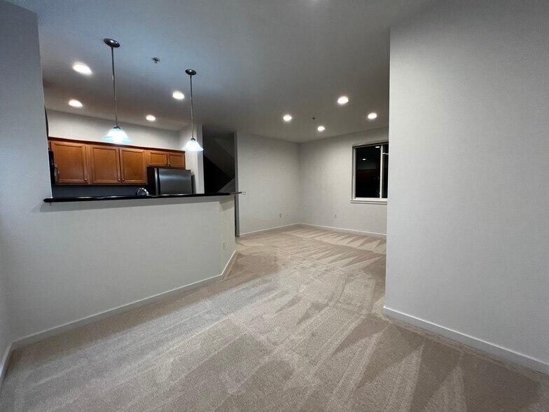 Building Photo - 21269 SE 42nd Pl