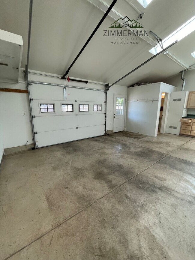 Building Photo - 3 Bedroom, 3 Bathroom Home in Beautiful Sh...