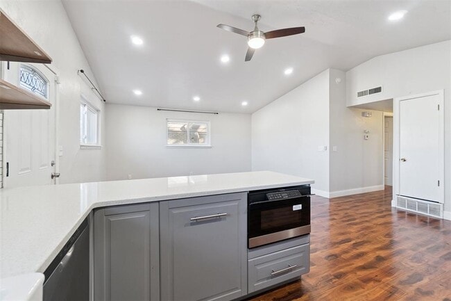 Building Photo - 4824 Elmview Dr