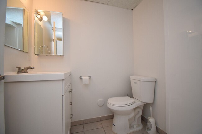 Building Photo - 4279-4279 S 1350 E