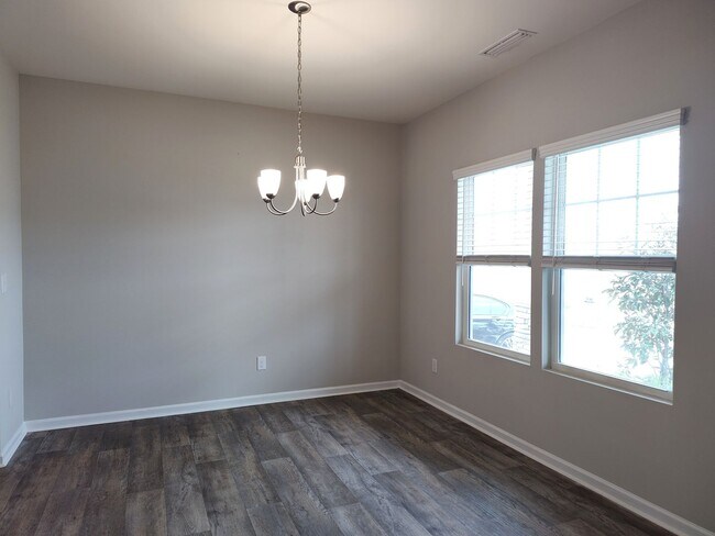 Building Photo - Beautiful home located in the Upper Riverpointe Community in Charlotte !