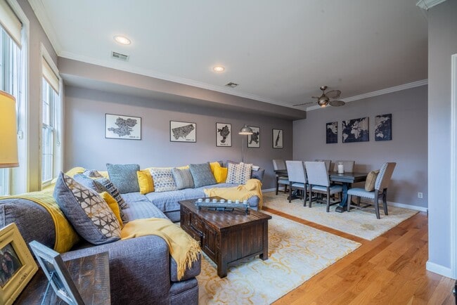 Building Photo - 382 3rd St