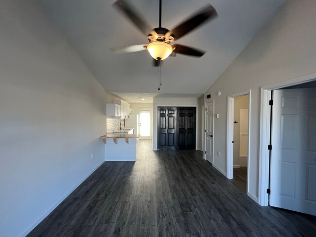 Building Photo - 185 Lanier Dr