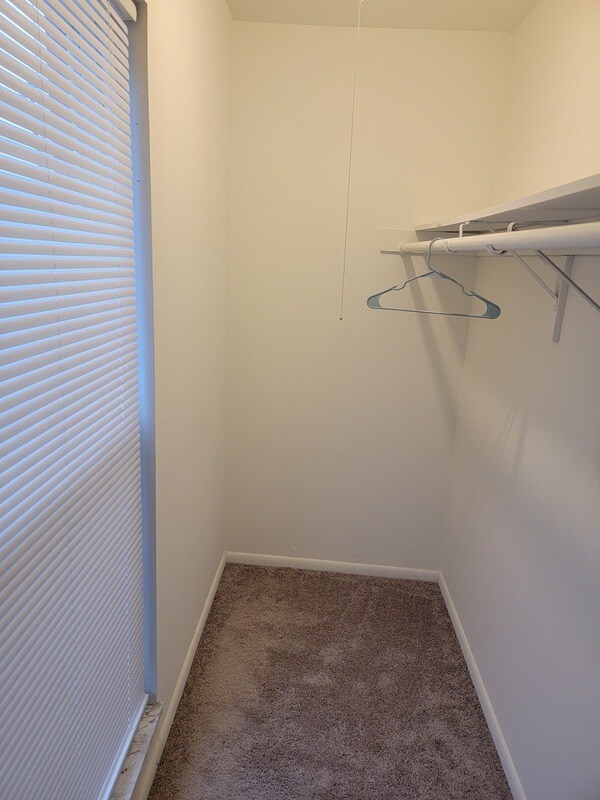 Building Photo - 628 Wooddale Terrace