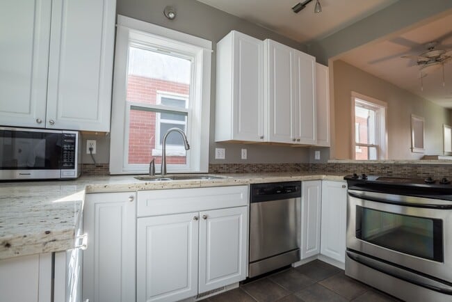 Building Photo - $0 DEPOSIT OPTION. CHARMING BUNGALOW WITH MODERN UPGRADES AND PRIME DENVER LOCATION!