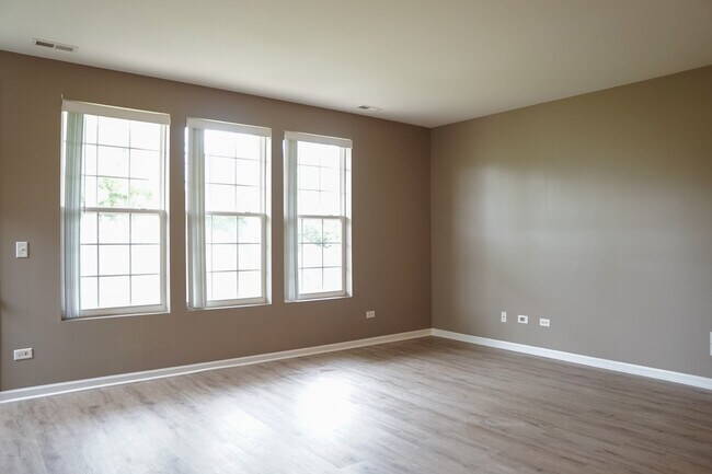 Building Photo - 1574 Millbrook Dr
