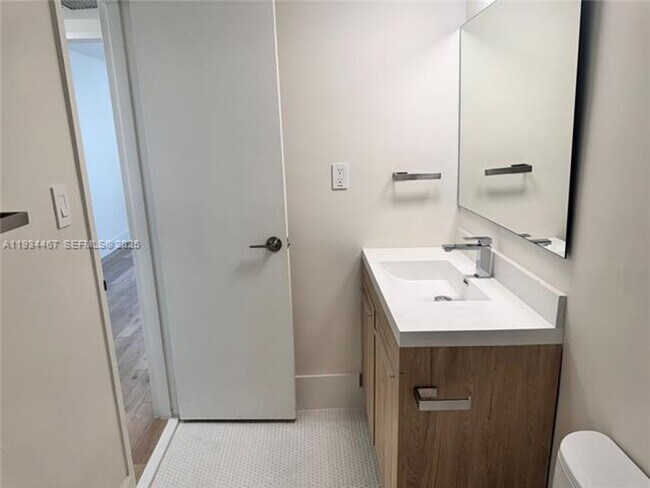 Building Photo - 5161 Collins Ave