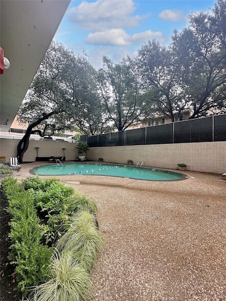 Building Photo - 3701 Turtle Creek Blvd