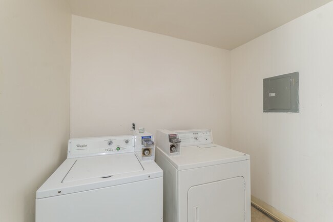 Building Photo - 233 Florida St