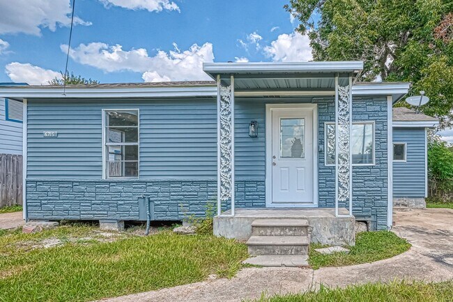 Primary Photo - 6715 Victoria St