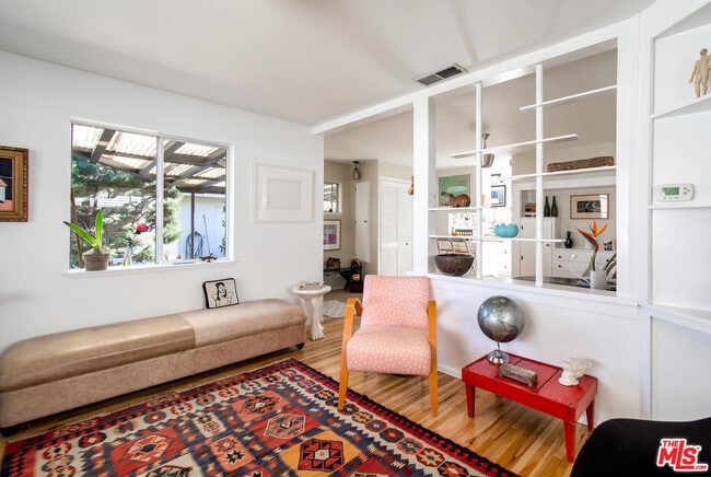 Building Photo - 2431 Walgrove Ave