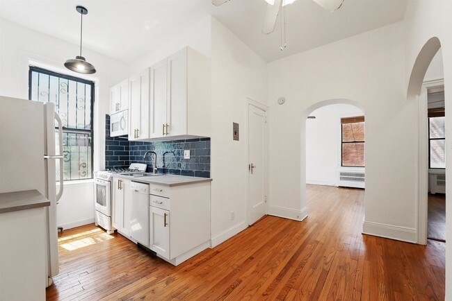 Building Photo - 457 Jersey Ave
