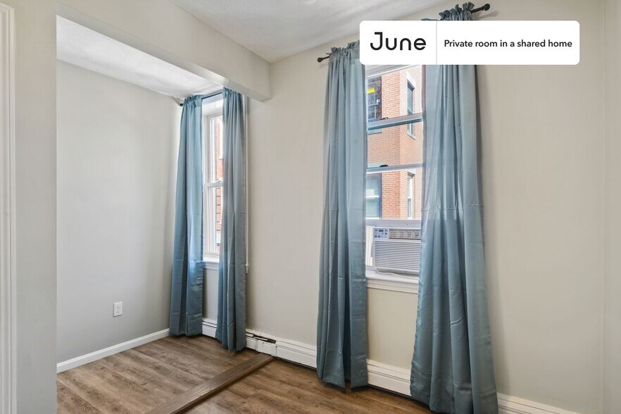 Building Photo - Room in Shared 3 bed/1 bath home