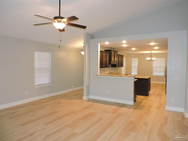 Building Photo - 644 Edith Ln