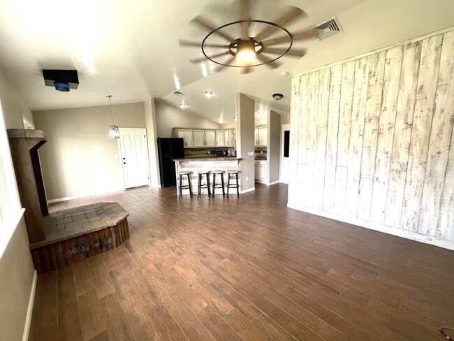 Building Photo - 5811 Wagon Wheel Ln