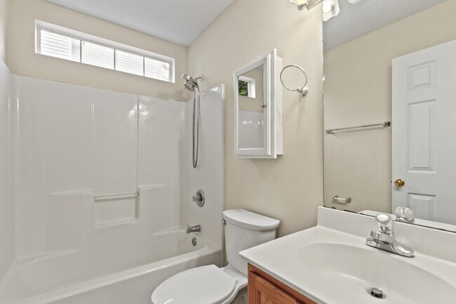 Building Photo - 115 Revolution Dr