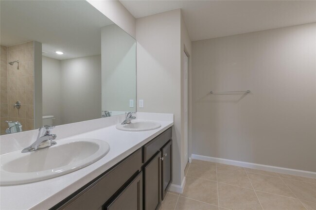 Building Photo - 730 SW McCall Rd