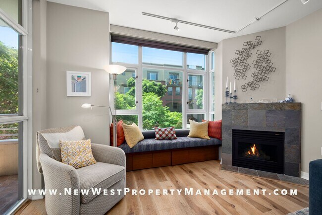 Building Photo - Super Spacious Cortez Hill 2-Bedroom at Discovery! Small Pet Ok!