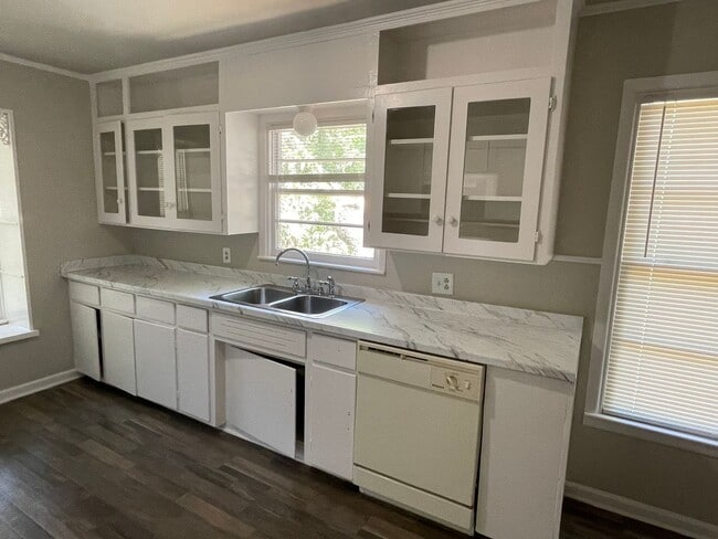 Building Photo - 2 BEDROOM 2 BATHROOM HOUSE BY UNT