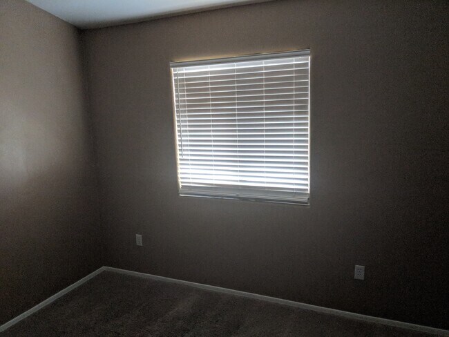 Building Photo - 3 Bedroom 2 Bath Rental.