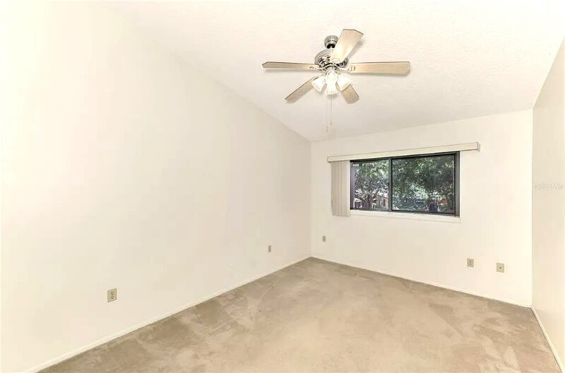 Building Photo - 979 Sunridge Dr