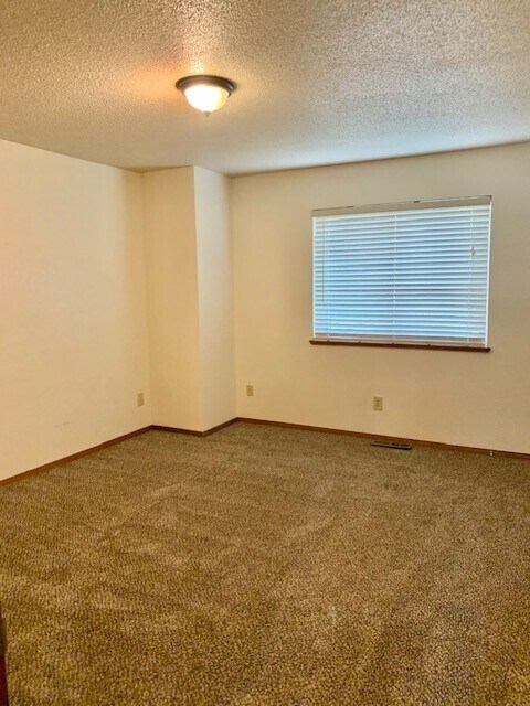 Building Photo - 3 Bed/2.5Bath Townhome in Greeley